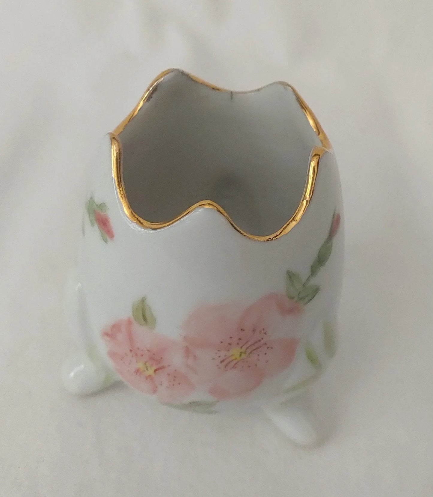 Vintage 1978 3-Footed Hand Painted Cracked Egg Vase