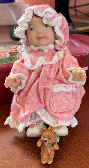 Mistletoe Miss - Hallmark Keepsake Ornament 2001