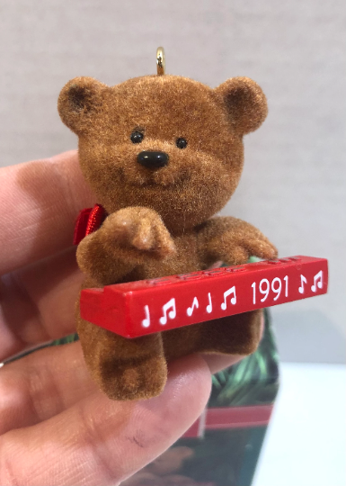 Vintage 1991 Hallmark Notes of Cheer Christmas Ornament