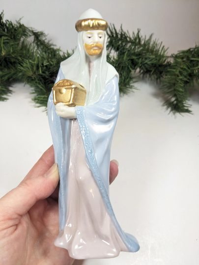 Vintage Christmas 1993 Avon The Magi Wiseman Figurine