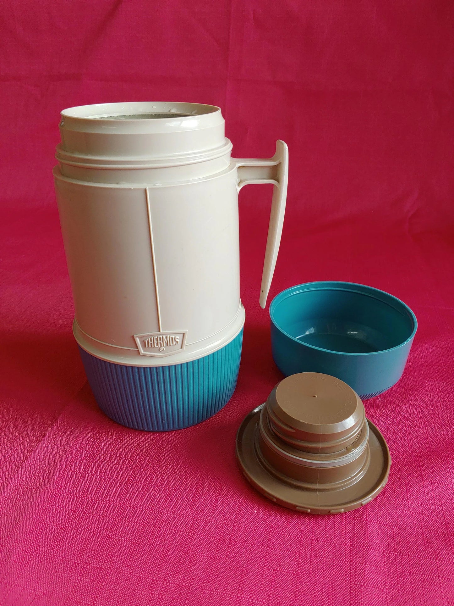 Vintage Retro Aqua & Tan Pint Thermos with Handle