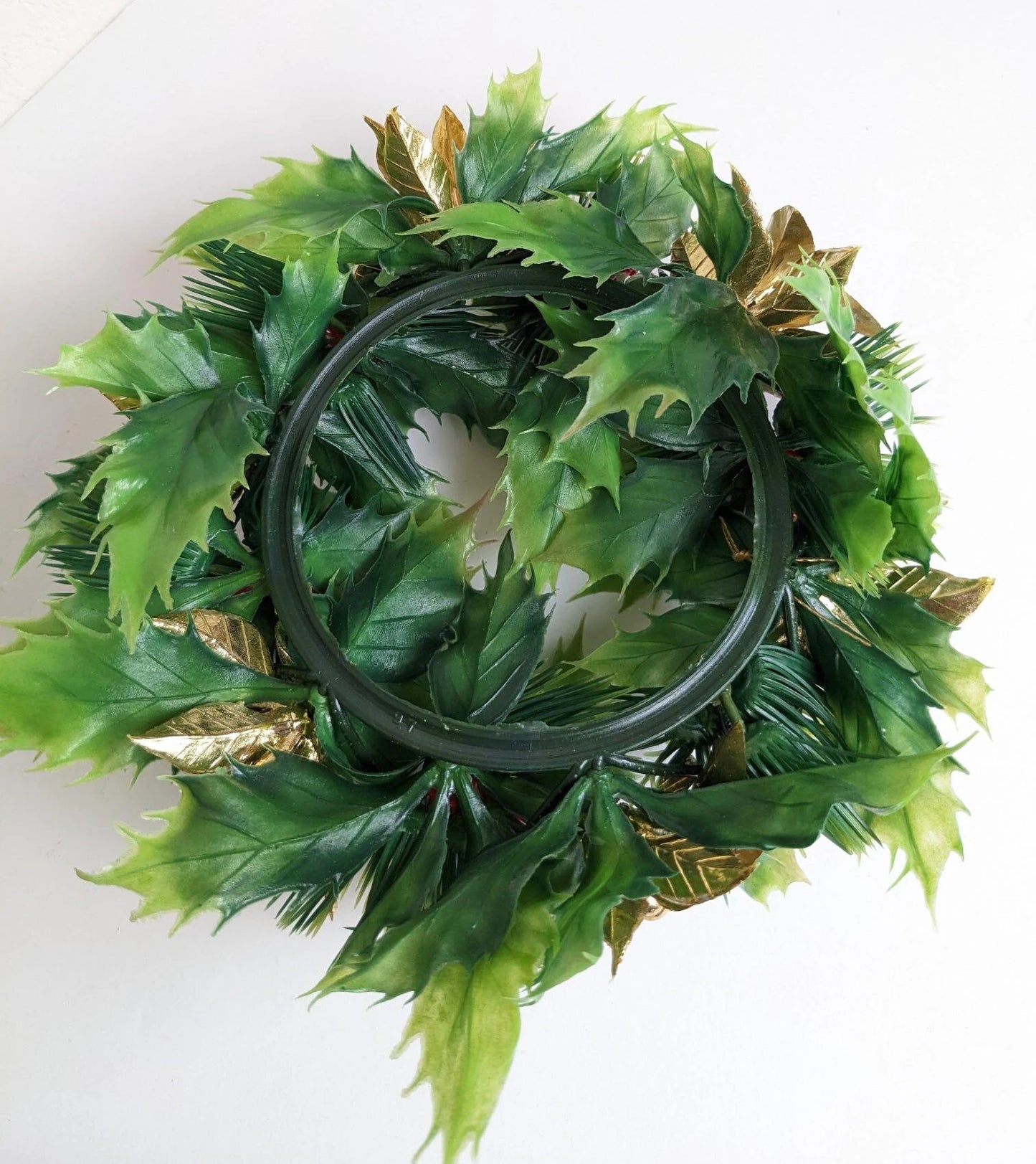 MCM Plastic Christmas Candle Ring Wreath
