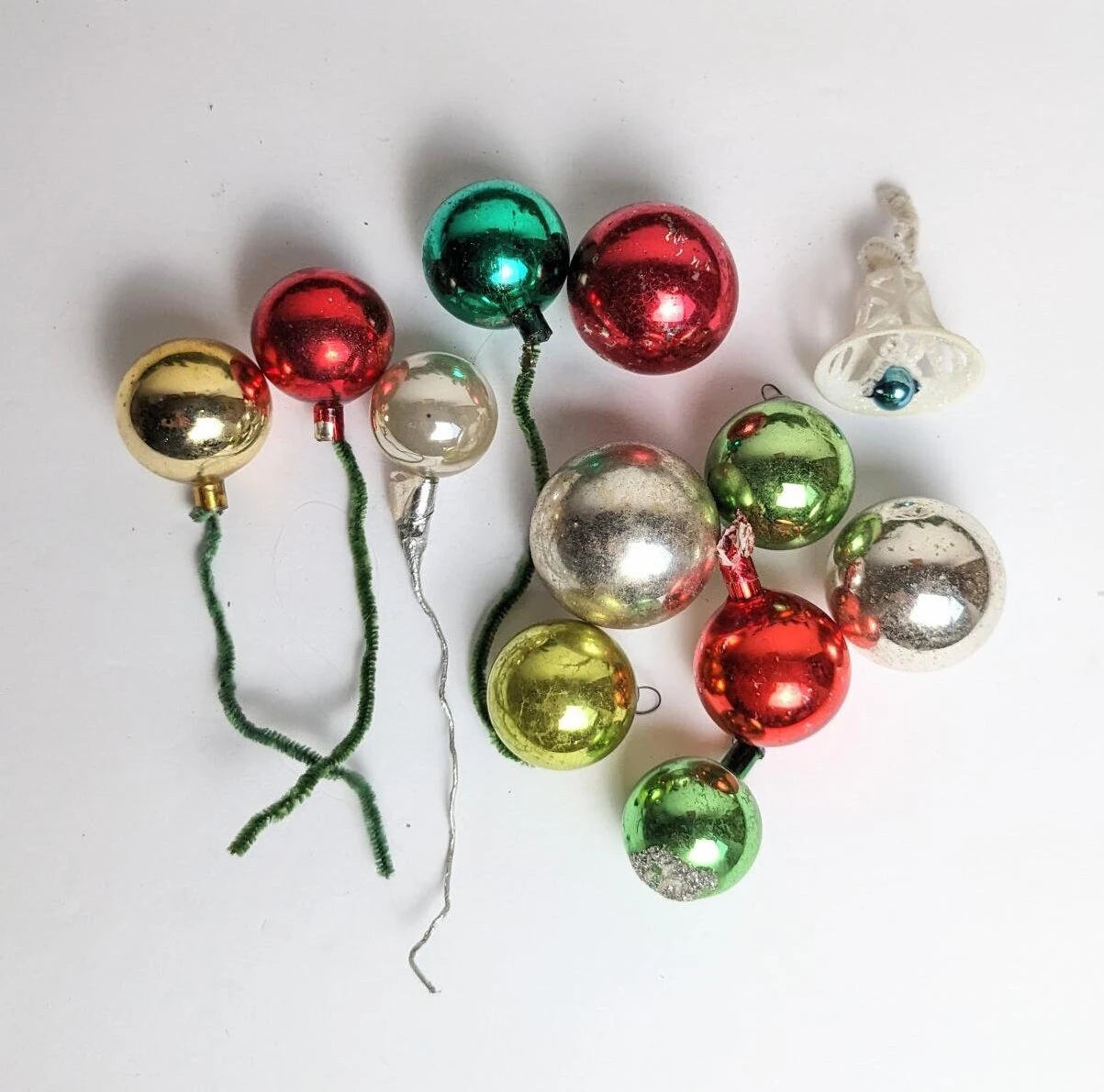 Vintage Small Ornament & Picks