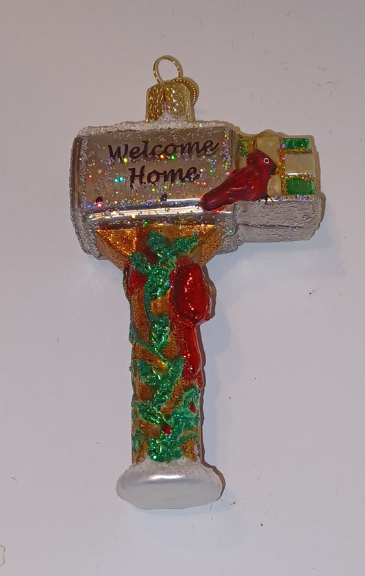 Blown Glass ornament shows sparkly glitter when hit with light.