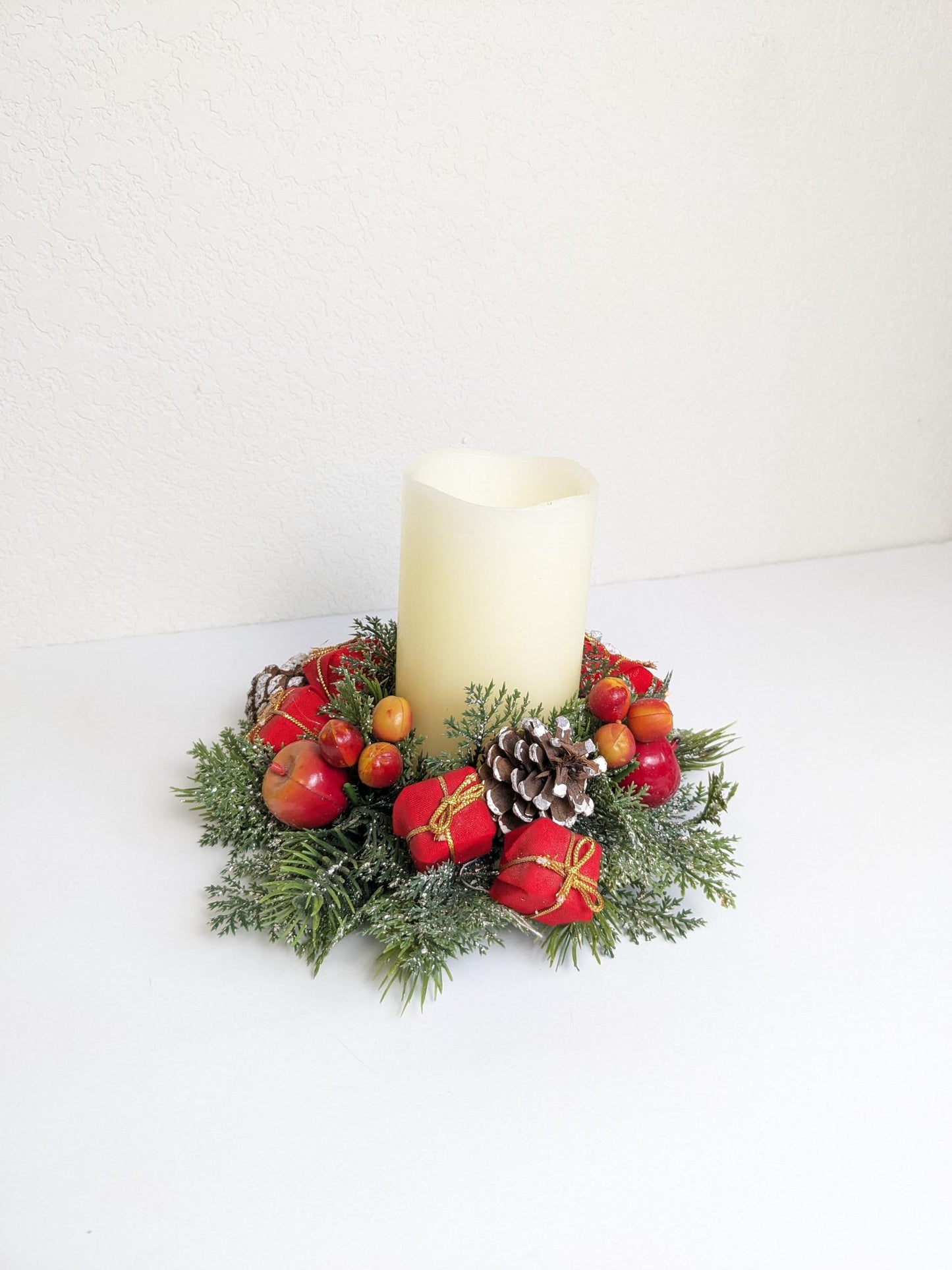 MCM Plastic Christmas Candle Ring Wreath