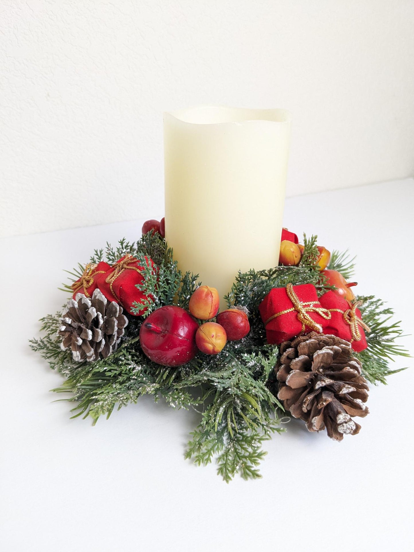 MCM Plastic Christmas Candle Ring Wreath