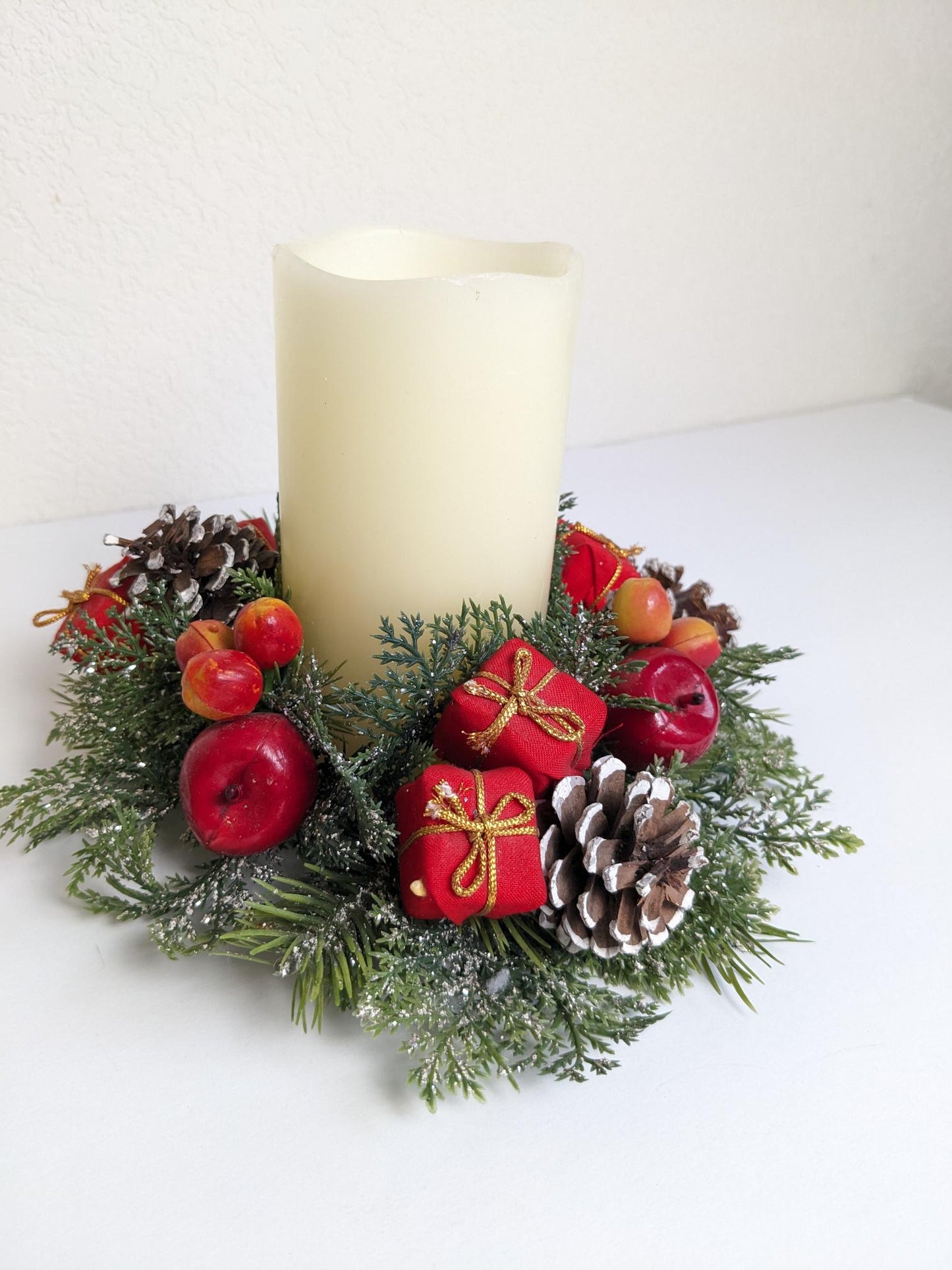 MCM Plastic Christmas Candle Ring Wreath