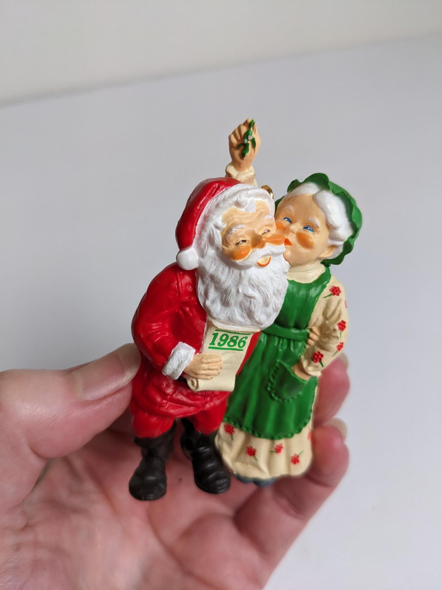 1986 Mr. and Mrs. Claus 'Merry Mistletoe Time' Hallmark Christmas Ornament