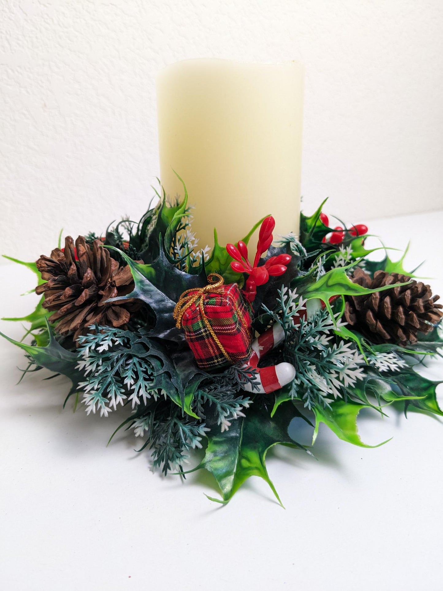 Vintage 1960's Christmas Candle Wreath Ring