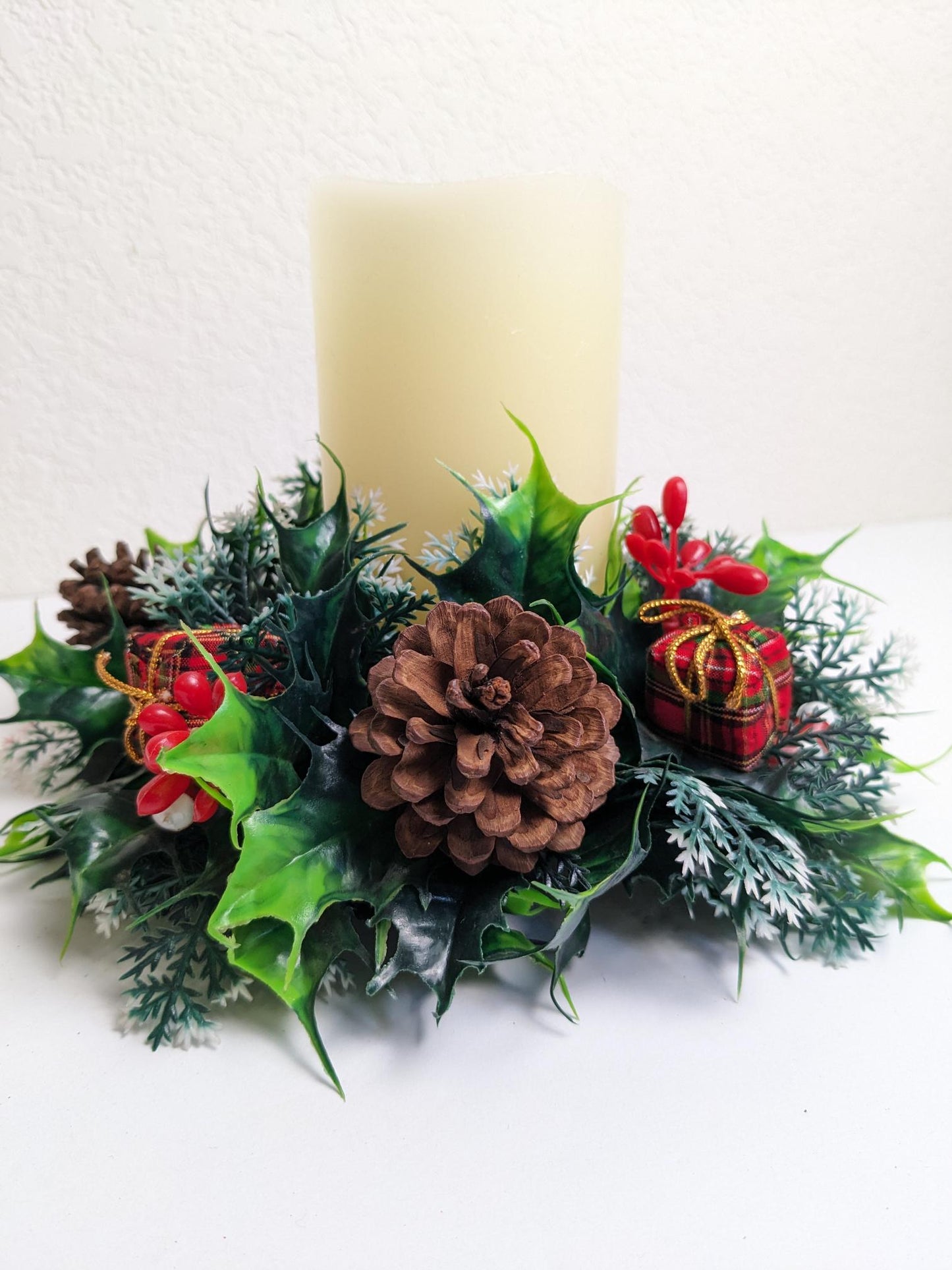 Vintage 1960's Christmas Candle Wreath Ring