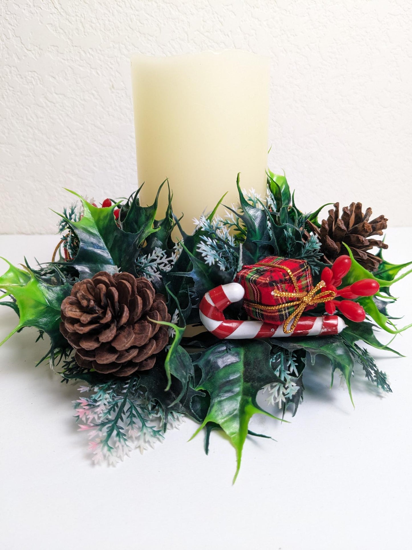 Vintage 1960's Christmas Candle Wreath Ring