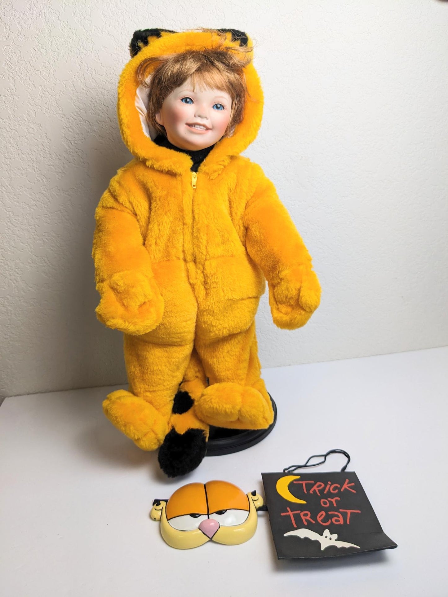 Danbury Mint Trick or Treat with Garfield Halloween Doll