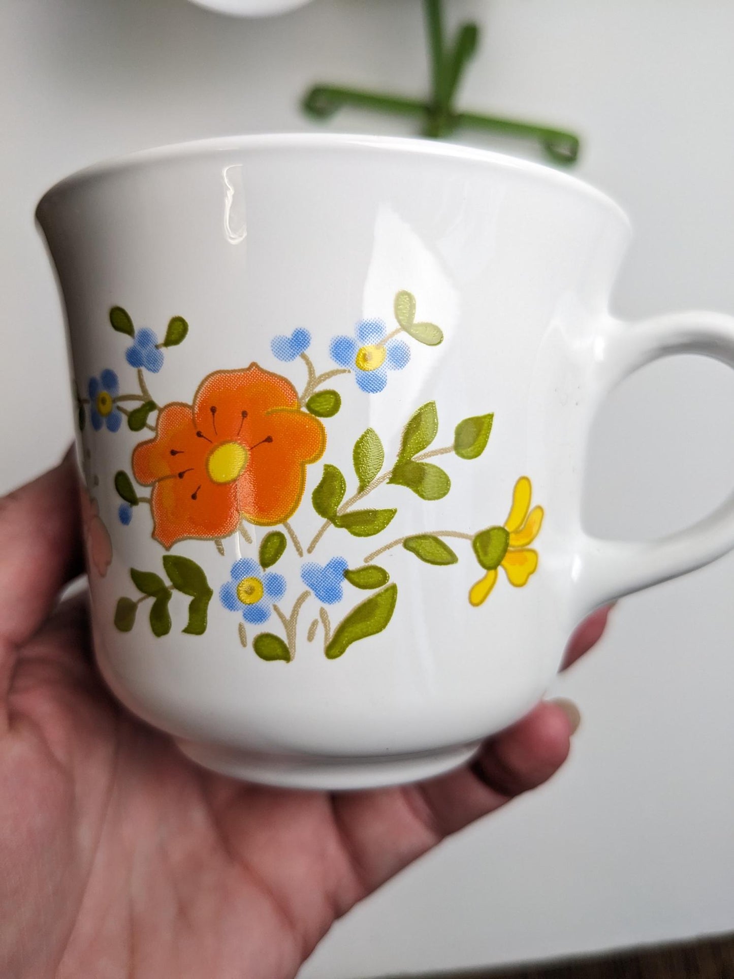 Corning Floral Mugs with Mug Tree