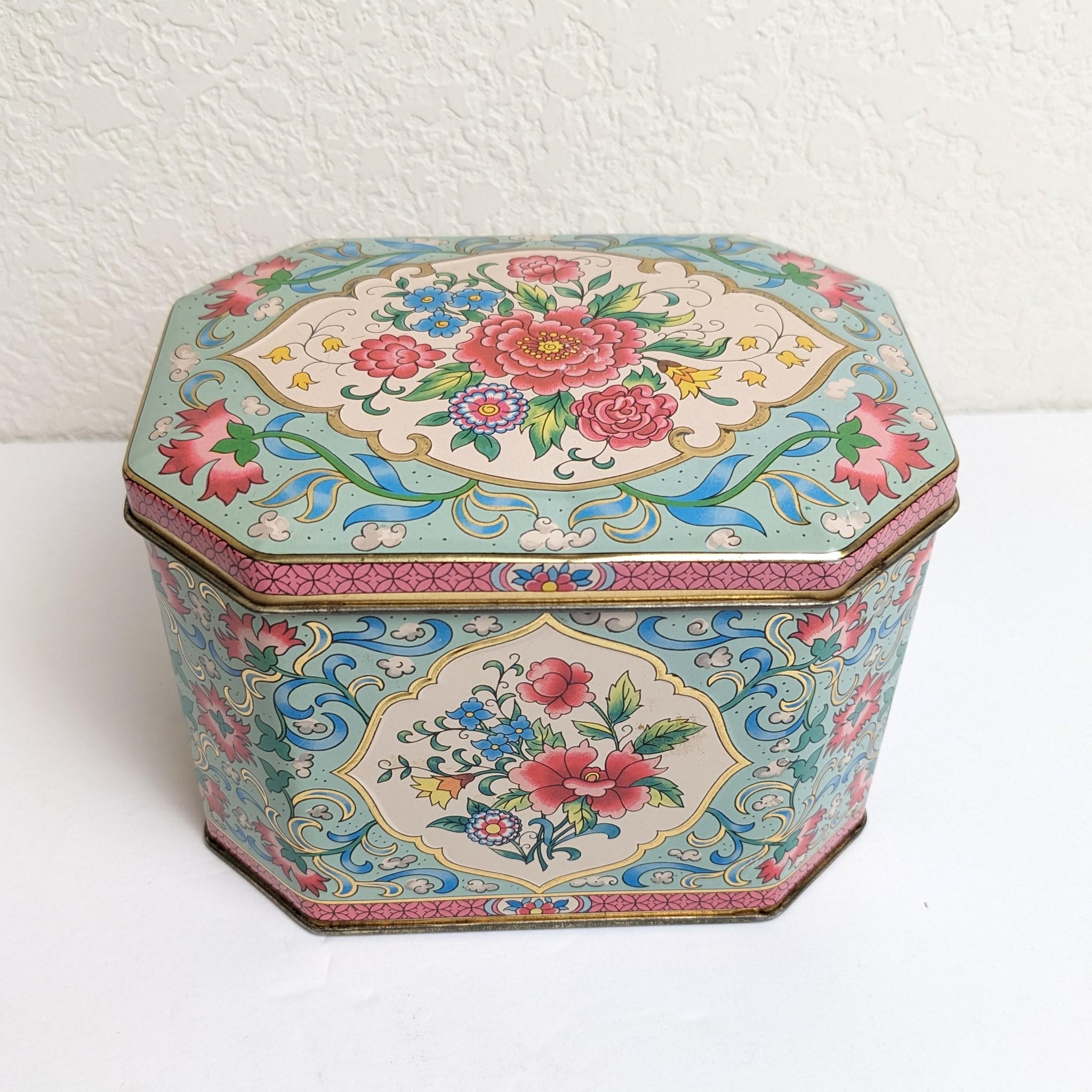 Daher Vintage Hinged Tin Box