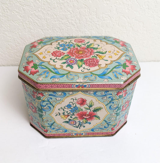 Daher Vintage Hinged Tin Box