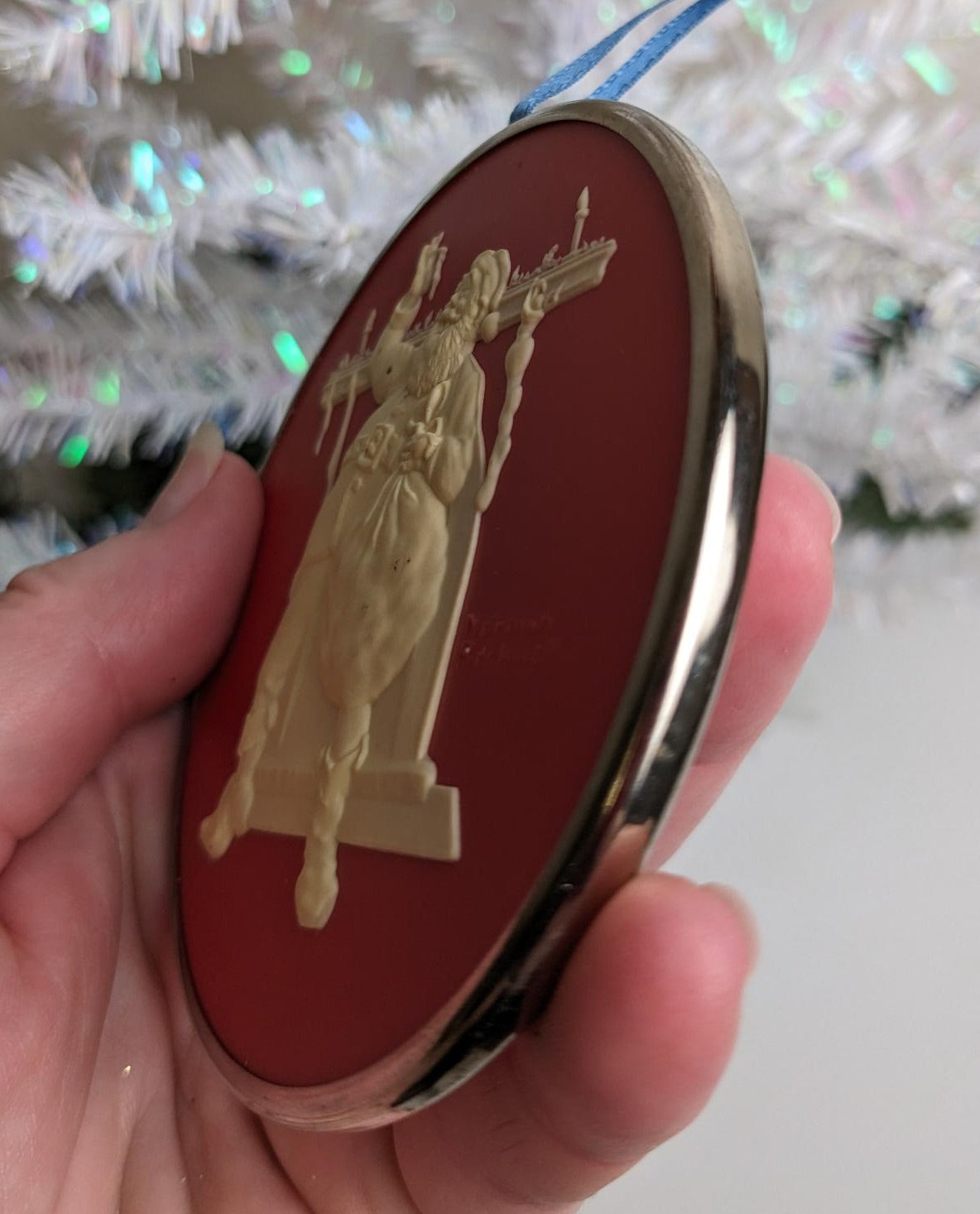 Vintage 1982 Norman Rockwell Cameo Hallmark Christmas Ornament