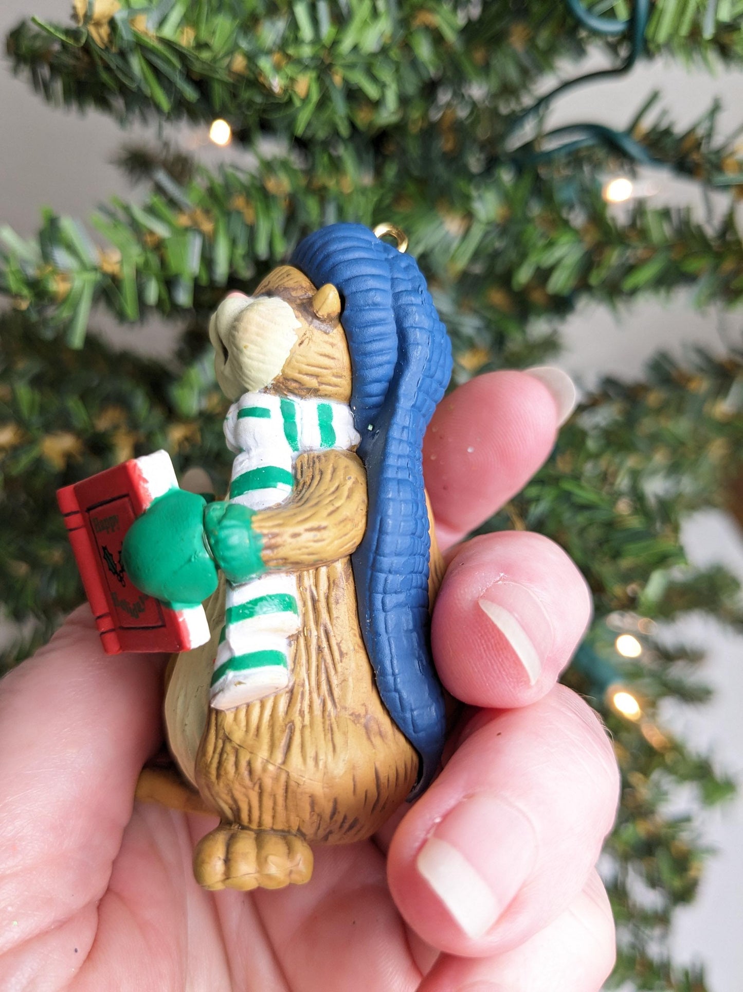 1995 Singing Caroling Squirrel Vintage Christmas Ornament DCI