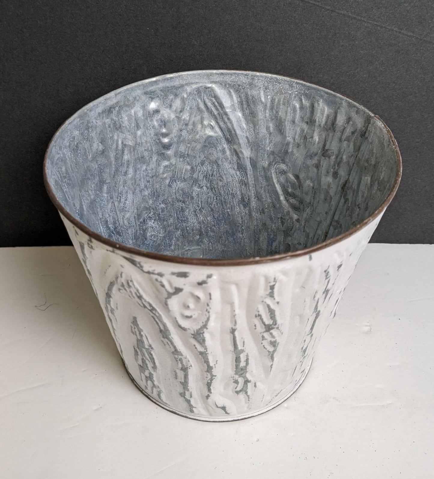 White Galvanized Brushed Faux Wood Grain Tin Planter Pot 6 1/2"