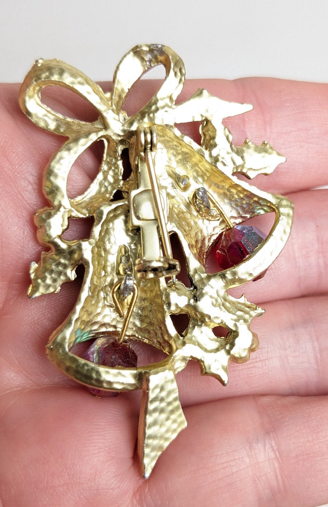 Vintage Jewelry Gold Toned Christmas Bells Brooch Pin