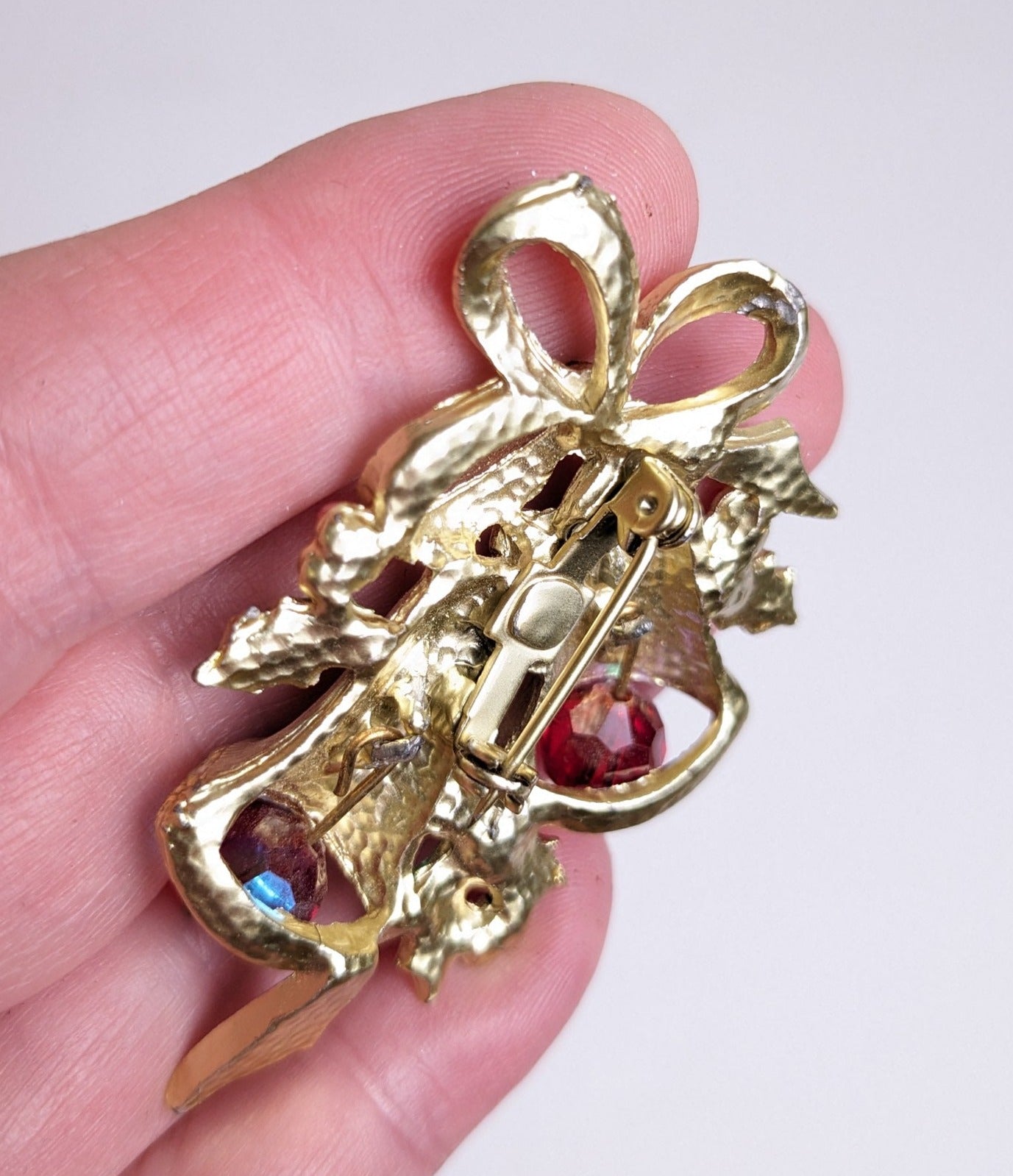 Vintage Jewelry Gold Toned Christmas Bells Brooch Pin