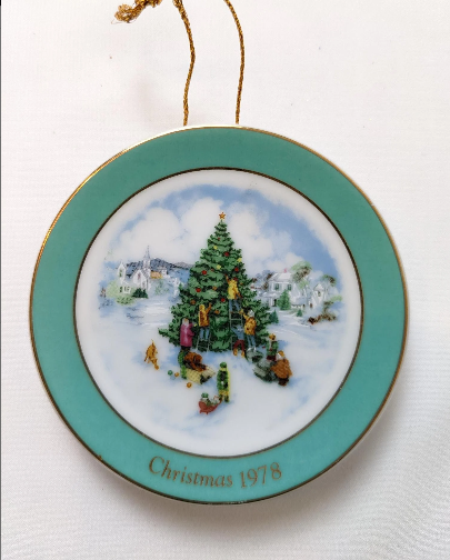 Vintage Avon 1978 Trimming the Tree Plate Christmas Ornament