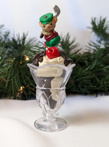 Hallmark 1999 Sundae Golfer Christmas Ornament