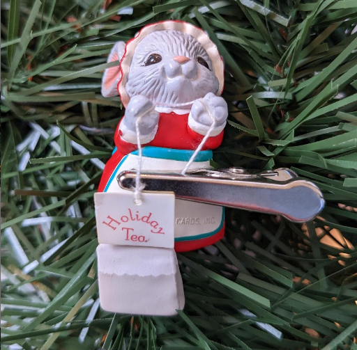 Hallmark 1992 Holiday Tea Mouse Clip Ornament