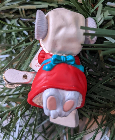 Hallmark 1992 Holiday Tea Mouse Clip Ornament