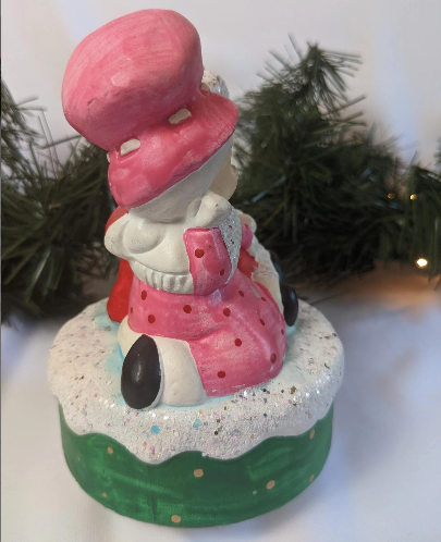 Vintage Sankyo Santa and Mrs. Claus Rotating Christmas Music Box