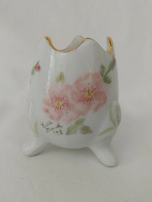 Vintage 1978 3-Footed Hand Painted Cracked Egg Vase