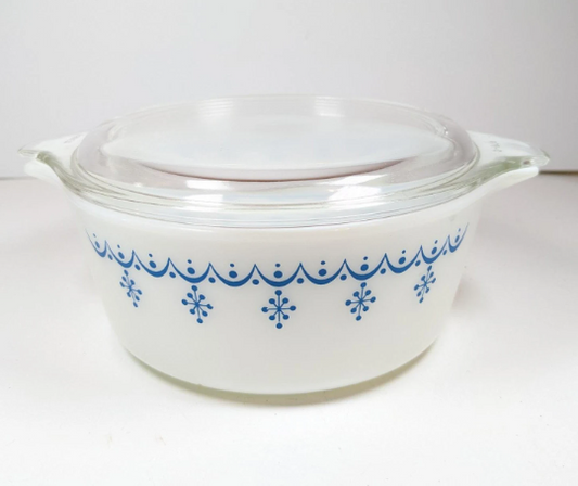 Pyrex Snowflake Blue Garland 1 1/2 Pint Casserole Dish with Lid 472