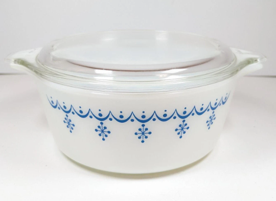 Pyrex Snowflake Blue Garland 1 1/2 Pint Casserole Dish with Lid 472