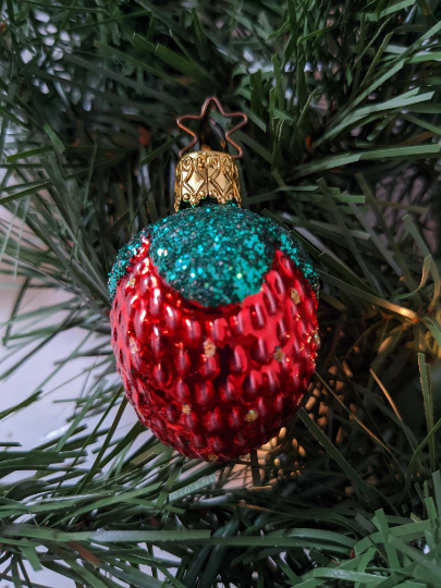 Strawberry Retired Old World Christmas Inge Glas Ornament