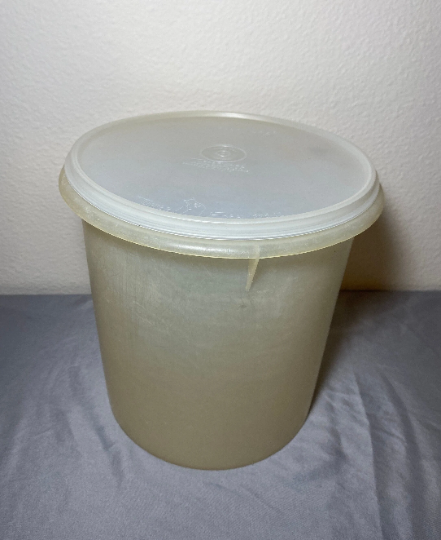 Vintage Tupperware Large Round Container with Lid – Petal Pushers Nursery