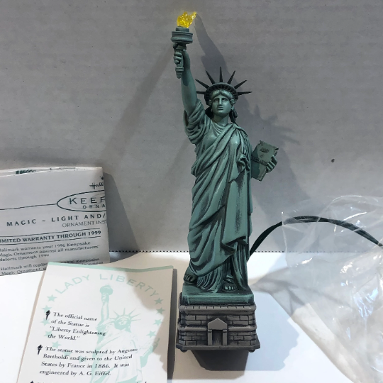 Vintage 1996 The Statue of Liberty Magic Lighted Christmas Ornament