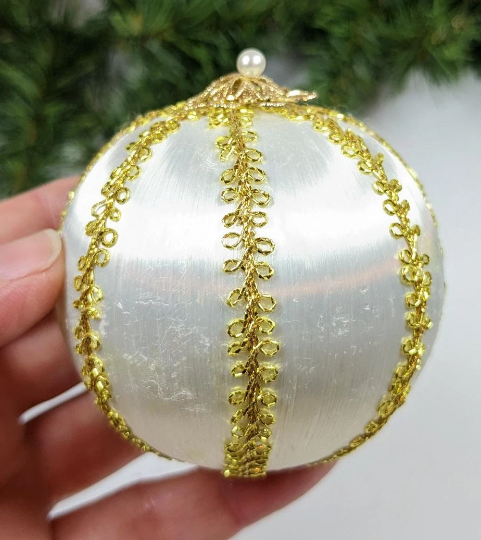 Vintage Small Beaded Pushpin Christmas Ornament