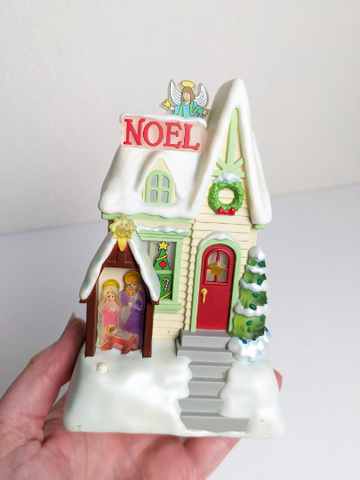 Noel Caroling Cottage - Hallmark Keepsake 2009