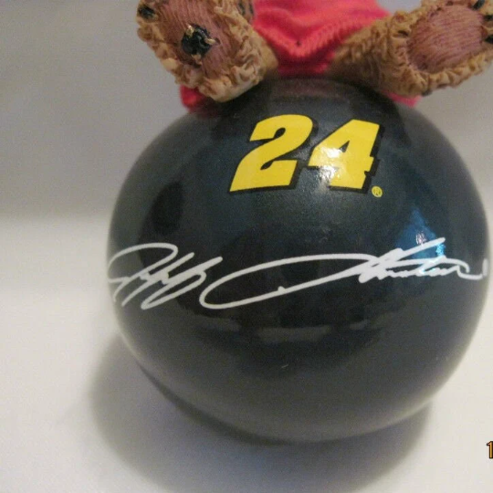 Jeff Gordon NASCAR Du Pont - Boyds Bears Racing Ornament 2006