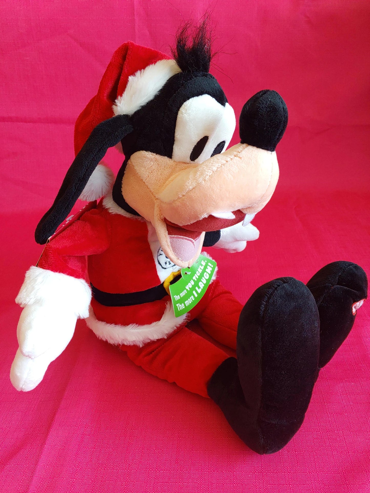 Disney Hallmark NWT Totally Ticklish Christmas Goofy with Sound and Motion