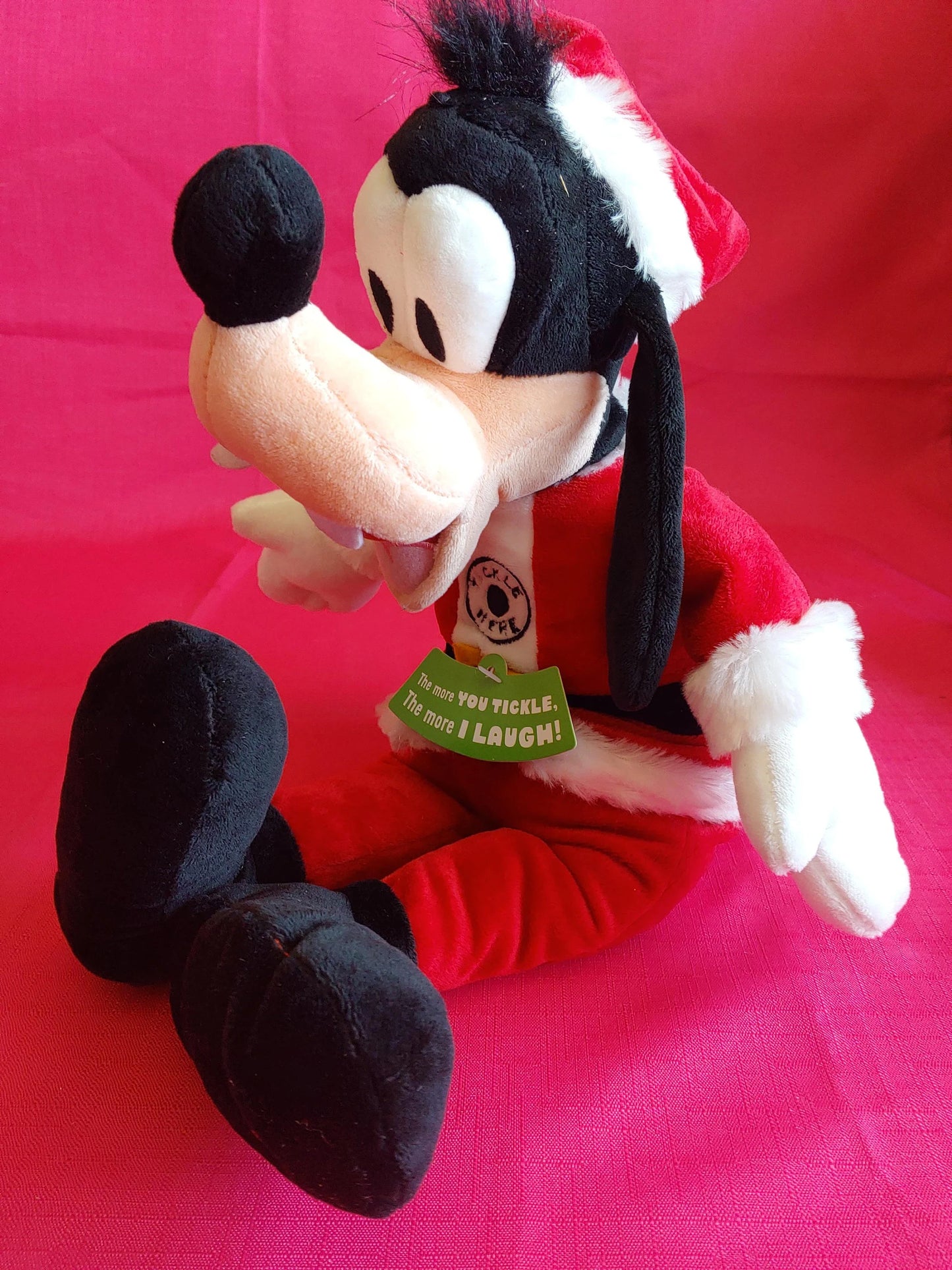 Disney Hallmark NWT Totally Ticklish Christmas Goofy with Sound and Motion