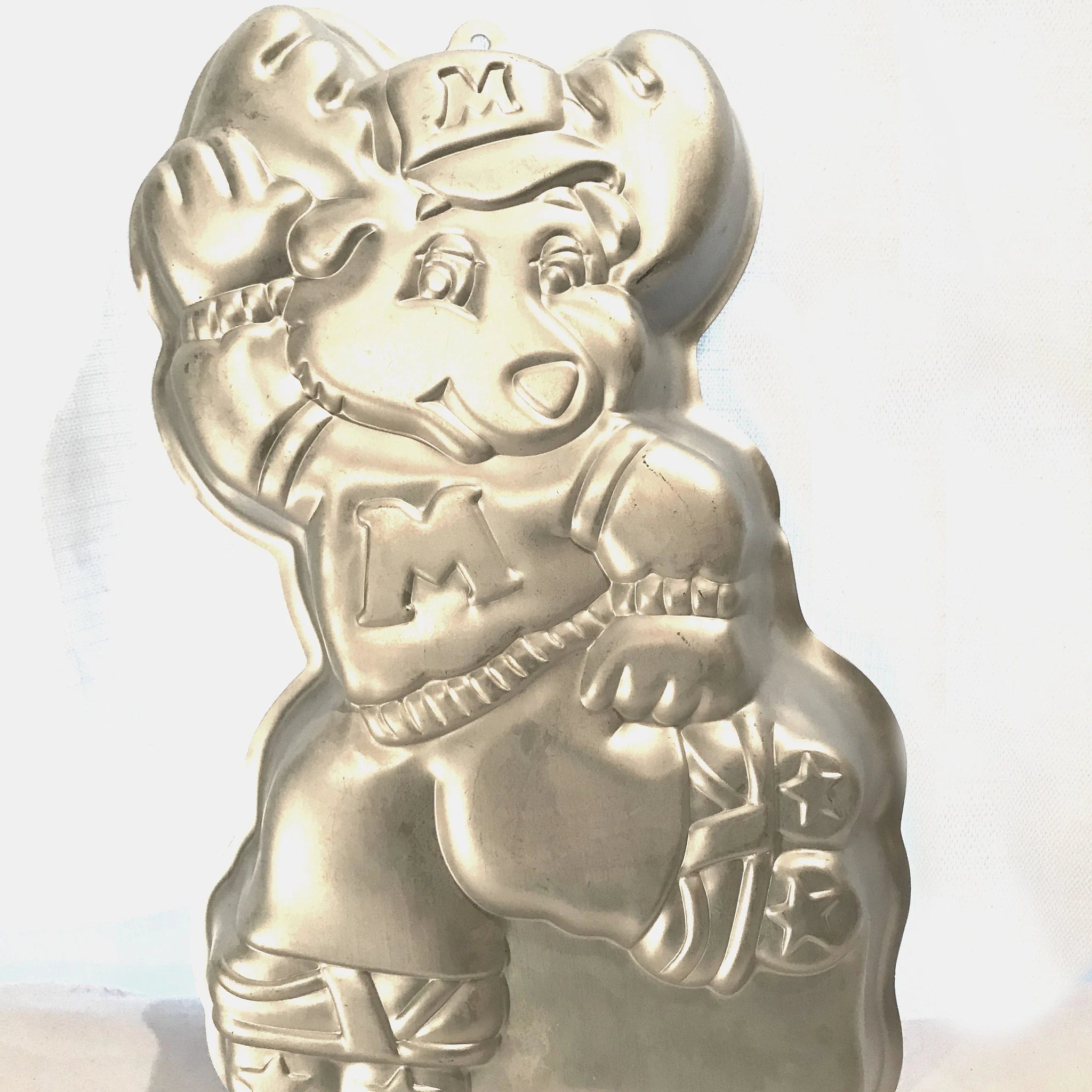 Wilton Cake Pan 1985 Montgomery Moose (2105-1968) Roller Skating