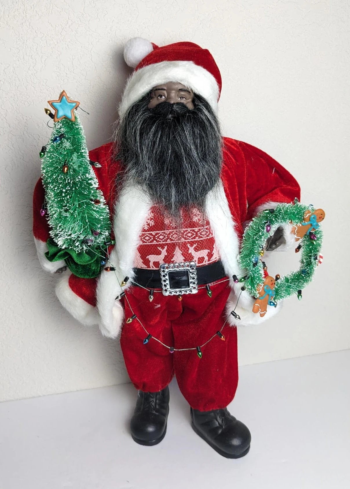 Vintage Santa Claus and Wreath Christmas Figurine