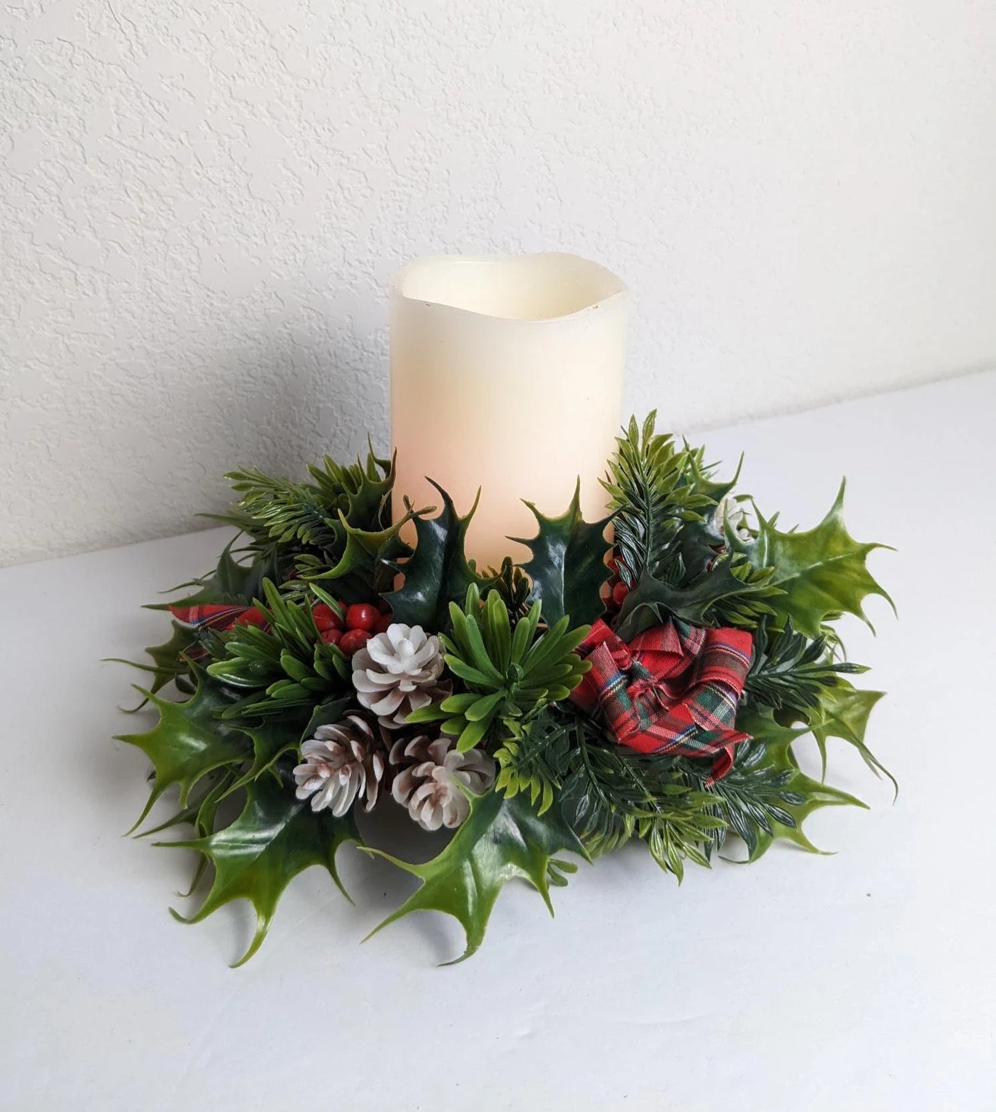 MCM Plastic Christmas Candle Ring Wreath